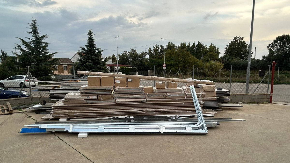 PortesPac's tweet photo. PREPARANDO MONTAJES - PUERTAS SECCIONALES
Fabricamos a medida las puertas para que se ajusten a todas tus necesidades.
Las puertas seccionales se abren verticalmente, hacia arriba, deslizándose sobre carriles y permitiendo ahorrar espacio.  
#automatismo #puerta #seccional #pac https://t.co/zRij3JPgfH