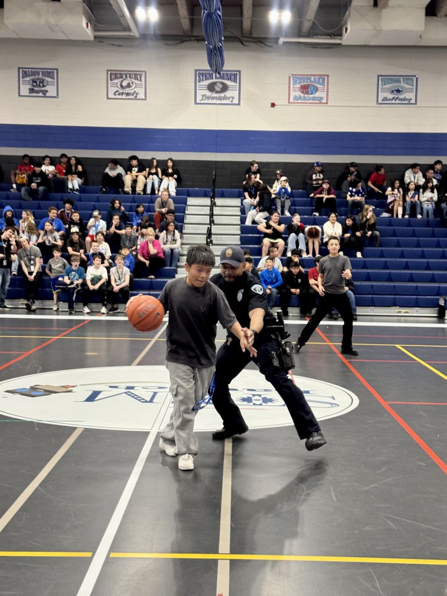 ThorntonPolice's tweet photo. More Badges and Baskets! STEM Launch students who performed exceptionally well on their math tests requested a unique reward: a basketball game with the #ThorntonPD officers! We had a fantastic afternoon engaging with our youth and building positive connections.
#TPDCommunity
#TPDConnecting