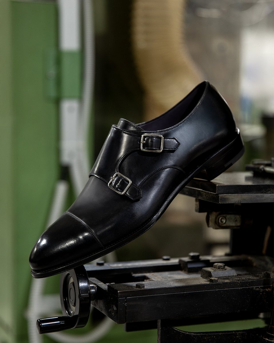 carminashoemake's tweet photo. Double Monk Strap, double the style. Elevate your wardrobe with a custom-made pair, designed by you.
Take advantage of 25% off during Custom Week.
#CarminaShoemaker #CustomWeekend #DoubleMonk #ClassicStyle #Handcrafted https://t.co/FBlOo96bc5