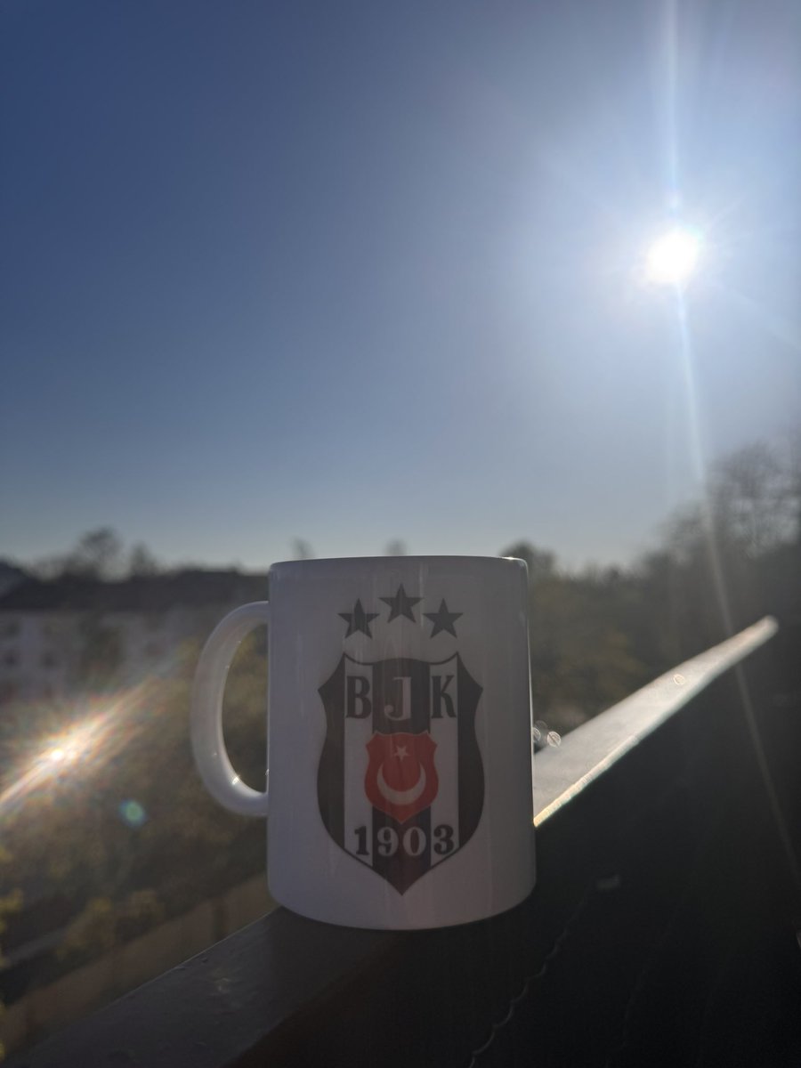 Evde oturuyorum sen anca otur diyorlar,
dışarı çıkıyorum sen anca gez diyorlar, 
Bir dahakine yüzme ve uçmayı deneyeceğim bakalım nolacak 🤦🏻‍♀️😂
Mutlu akşamlar ☺️☕️🎶
#BeşiktaşınMaçıVar 🖤🤍