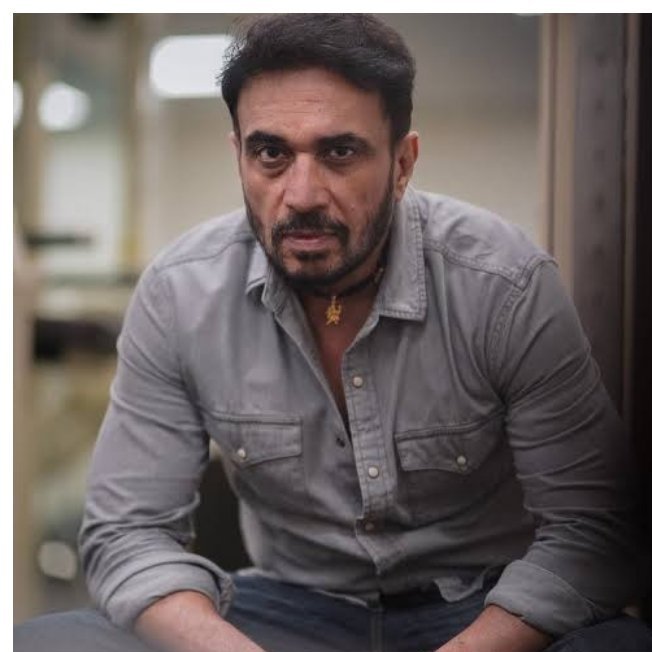 beingavni411's tweet photo. This shameless fella brings medicore low effort script to Salman and try every possible way to keep Salman away from trade analysts so that he can't get a reality check .. In between he organized tours sponsored by Sohail Khan and encashed easy money. 

KICK OUT JORDY PATEL https://t.co/LSY8D35oRf