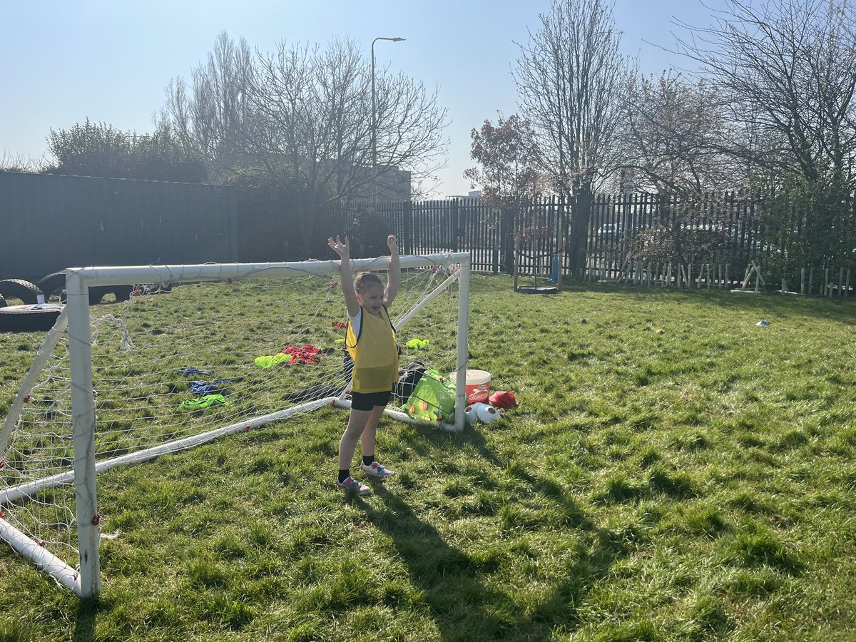 HMSRainbowY1's tweet photo. Happy national football week ! The children loved playing football today in their PE lesson and they really worked together as a team ! Well done !⚽️⚽️ @DeltaStrand @NELINCSSSP #SFW2025 https://t.co/nxm8e7sMGb