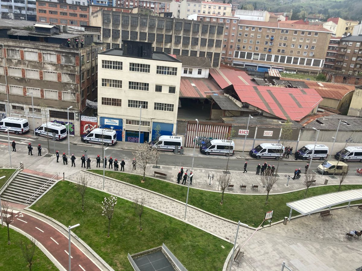 NEURRI KAUTELAR BEZALA MONTATU DUTE DISPOSITIBO GUZTIA, BIHAR GOIZERA ARTE GERATUKO DIRELA ADIERAZI DUTE

EMATEN DU GAUR DESALOJATUKO DUTELA!