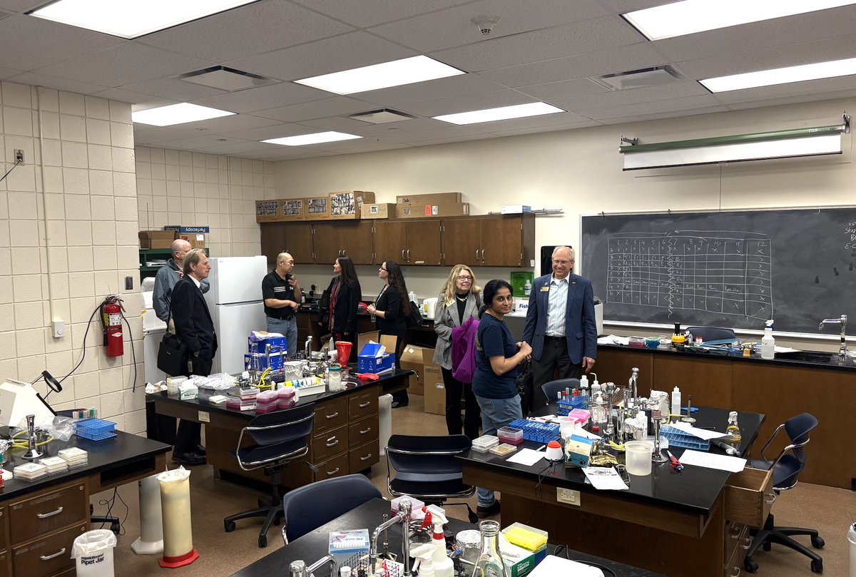KansasINBRE's tweet image. Thanks so much to the K-INBRE External Advisory Committee for coming to Kansas City to visit! We got to do a site visit to @pittstate and chit chat with a variety of admins, students, and faculty. Thanks also to Christine for hosting us. 💚 What an awesome time! 🤩