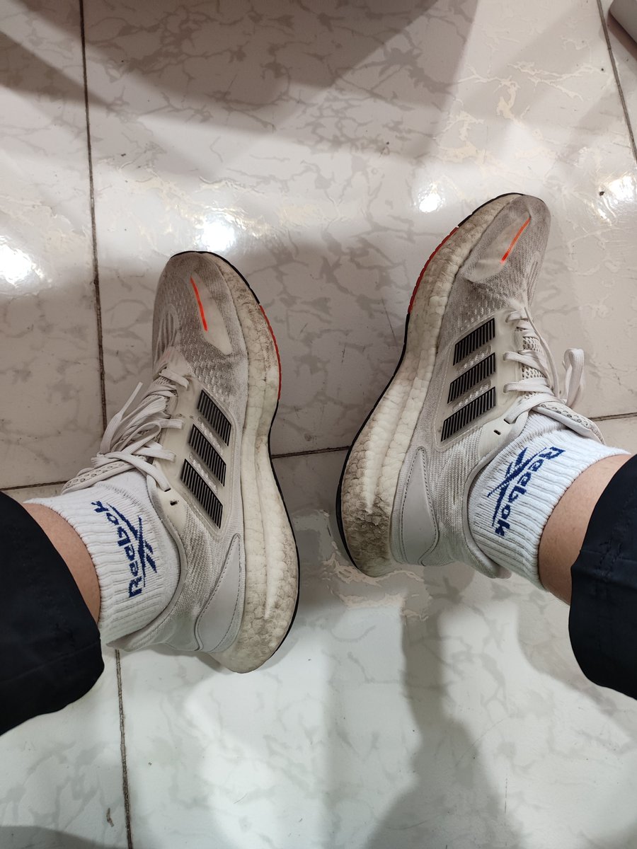 dawuhua2's tweet photo. 微脏且磨损的跑鞋🥵 https://t.co/NmtKZz4epr