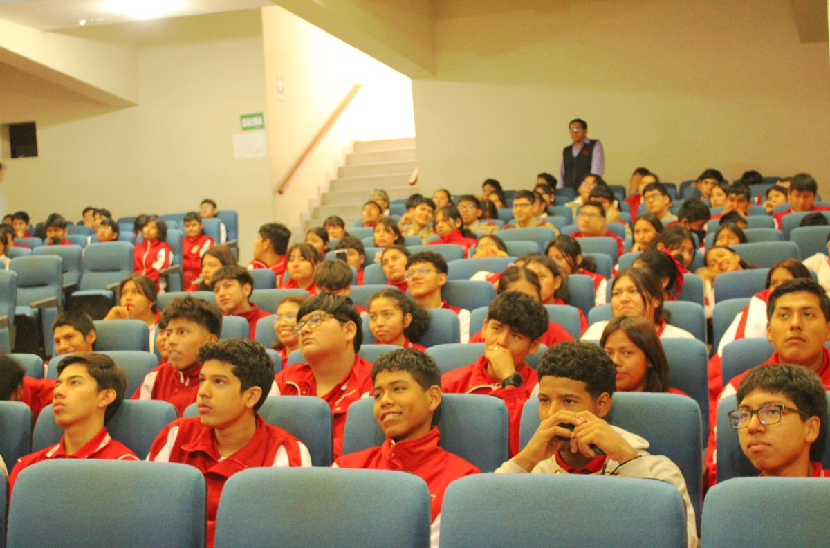 DRTPEMoquegua's tweet photo. La DRTPE Moquegua, mediante el servicio de Orientación Vocacional e Información Ocupacional (SOVIO), realizó el taller denominado "Orientación e Información" dirigido a estudiantes del 4to y 5to de secundaria de la I.E Simón Bolívar.

https://t.co/6NO2dF7MSM https://t.co/QMKH7TYyjQ