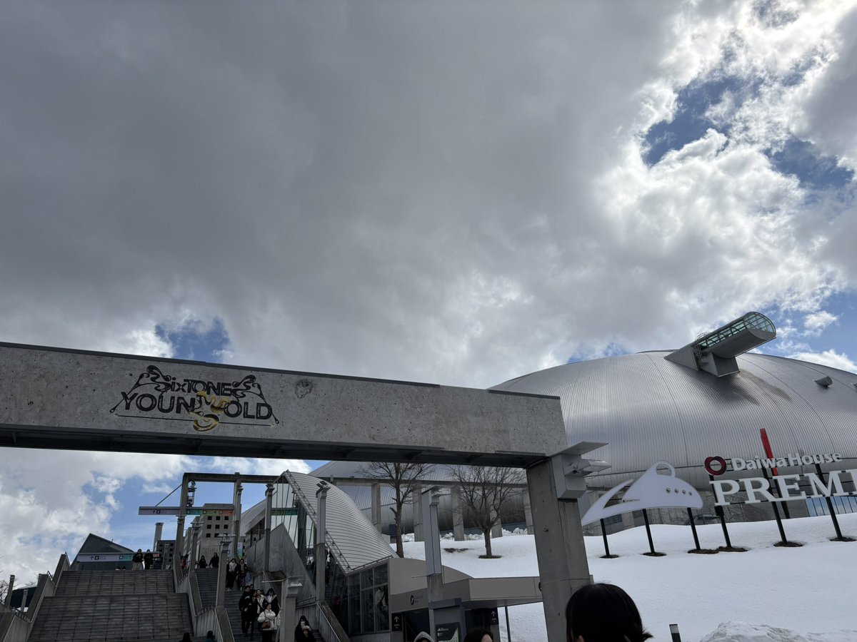 3854no_ST's tweet photo. ファンになって約6年…初めて参戦してから4年…札幌ドームに立った6人本当にキラッキラしてて最高でした
また、来年…！？この先もずっと！札幌おいでね！！楽しみ！(((o(*ﾟ▽ﾟ*)o)))
 #SixTONES_YOUNGOLD https://t.co/PjRQM7E1hc