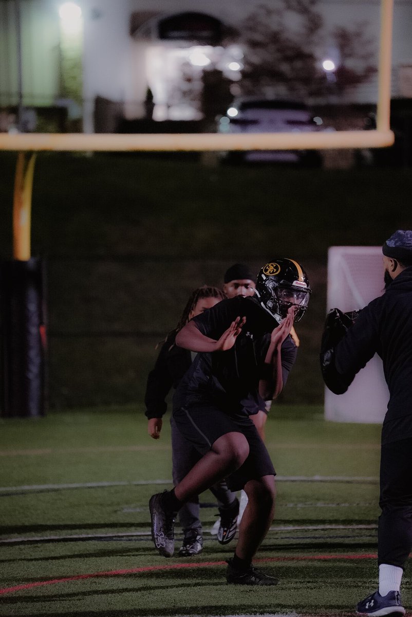 1ofthem1s2028's tweet image. Sophomore season loading… 💯💯 ima get my respect when it’s time🦈
