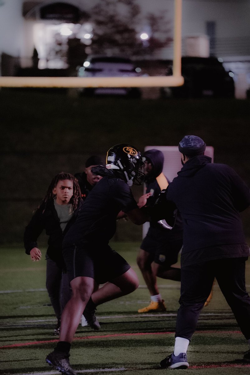 1ofthem1s2028's tweet image. Sophomore season loading… 💯💯 ima get my respect when it’s time🦈