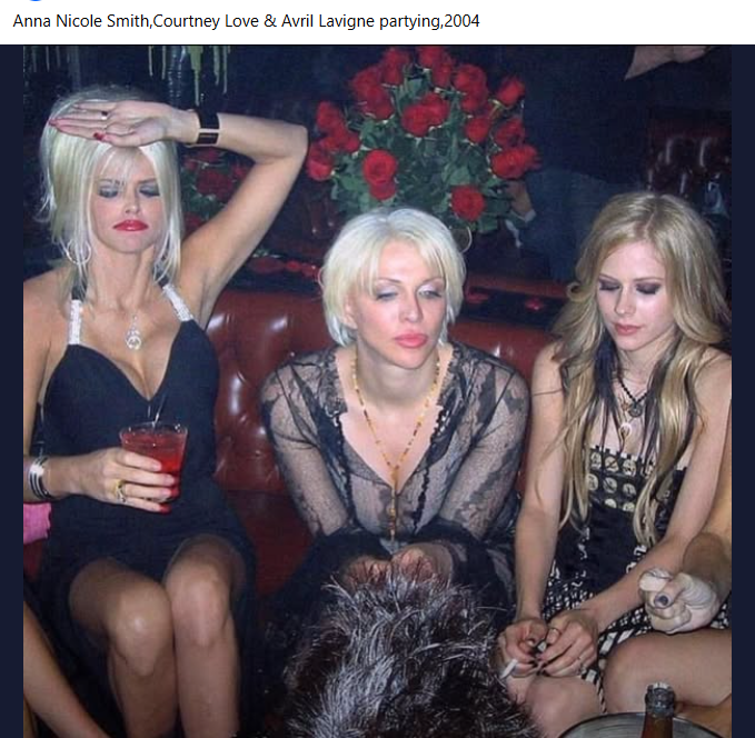 😬 3 drag queens partying away, 2004