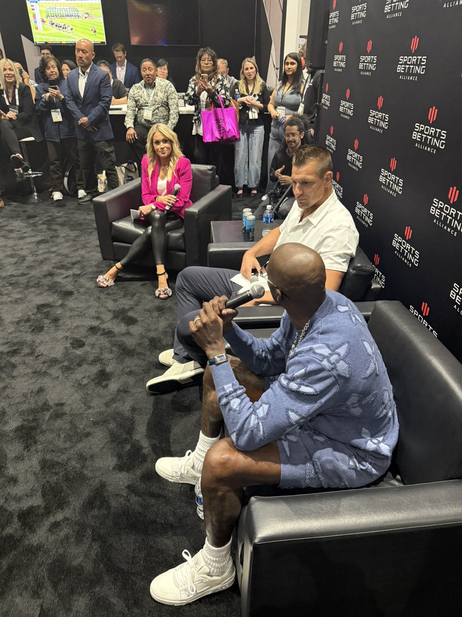 Lisa Kerney tweet media