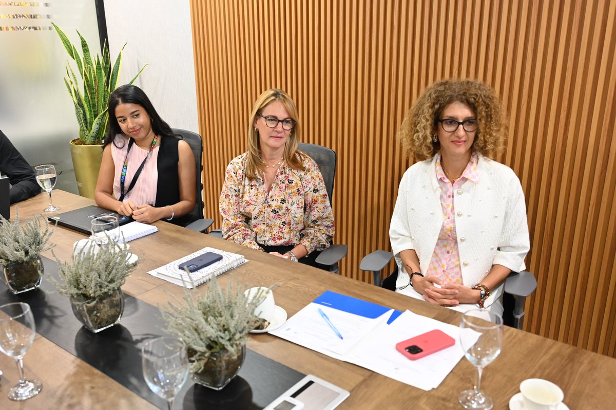 MMujerRD's tweet photo. @MayrajimenezTFJ resaltó el compromiso y liderazgo de @RaissaCrespo, destacando su papel en la visibilización de las desigualdades de género y en el empoderamiento de las mujeres, contribuyendo a una sociedad más justa y equitativa.

#MMujerRD https://t.co/KP5zgUWIPG