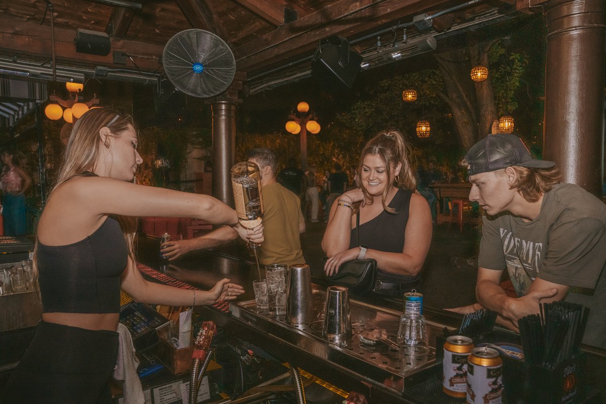 There's nothing that $5 wells from Rosedale can't fix. Enjoy our Thursday night special, 7pm - close. 🌹🍻