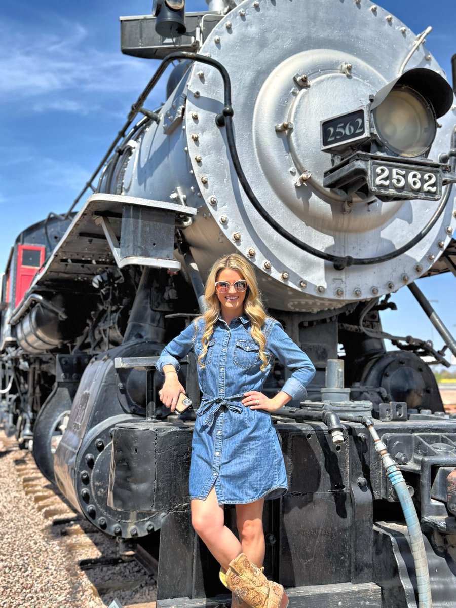 Happy Friday Eve! I hope your week is chugging along nicely! 😉🚂 @wildwestrealtor