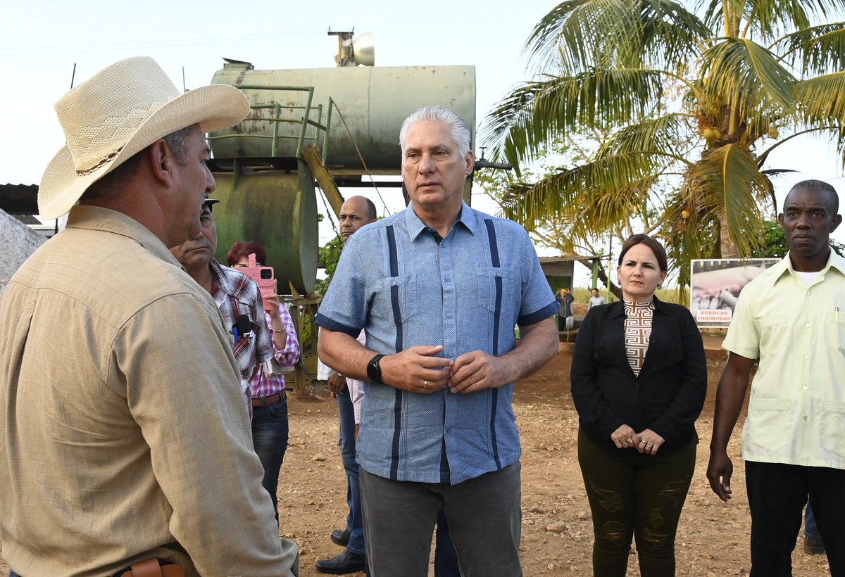 Presidencia Cuba 🇨🇺 (@presidenciacuba) on Twitter photo 🇨🇺| Hasta el municipio de San Nicolás de Bari, en Mayabeque, llegó este jueves el Presidente <a href="/DiazCanelB/">Miguel Díaz-Canel Bermúdez</a> para dar seguimiento a su agenda de recorridos por los diferentes territorios del país.
En la finca La Tinaja, del productor Juan Ignacio Alonso inició su visita.
🧶 🇨🇺| Hasta el municipio de San Nicolás de Bari, en Mayabeque, llegó este jueves el Presidente <a href="/DiazCanelB/">Miguel Díaz-Canel Bermúdez</a> para dar seguimiento a su agenda de recorridos por los diferentes territorios del país.
En la finca La Tinaja, del productor Juan Ignacio Alonso inició su visita.
🧶