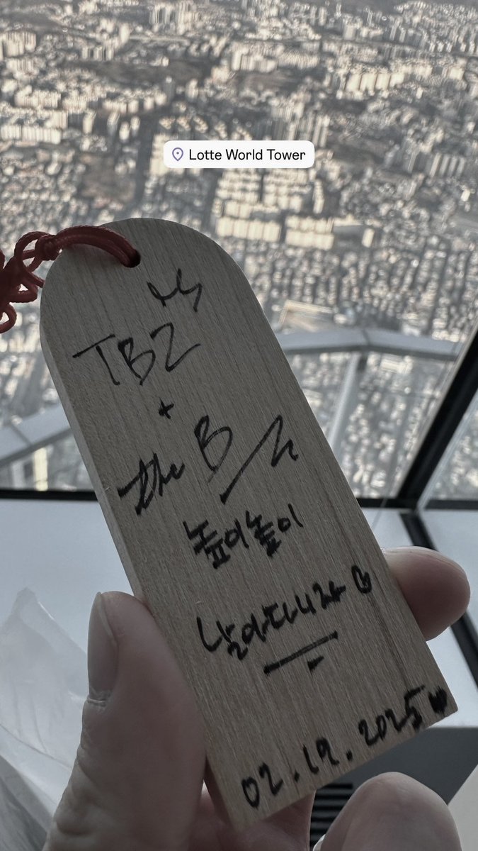 veni vidi vici ☆ tbz, u got a new rmt deobi!

last month, i went to lotte world tower since kevin went there and i decide to write a wish too. #unexpected but a month later, it came true! ily tbz for keeping me sane thru all this, happy deobi day indeed ♡