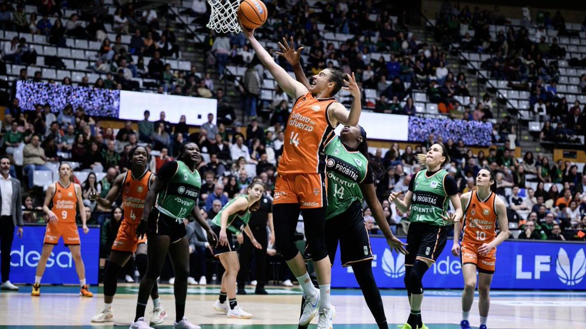 À Punt (@apunt_media) on Twitter photo 🏀 #ÀPunt retransmet el <a href="/valenciabasket/">Valencia Basket Club</a> - Cadí La Seu, un partit decisiu de cara als play-offs pel títol de Lliga.
⏰El divendres a les 19:15 hores, l’equip taronja necessita guanyar l’enfrontament contra un equip en ratxa.
#LFEndesa
<a href="/apuntesports/">À Punt Esports</a>
apuntmedia.es/sala-de-premsa… 🏀 #ÀPunt retransmet el <a href="/valenciabasket/">Valencia Basket Club</a> - Cadí La Seu, un partit decisiu de cara als play-offs pel títol de Lliga.
⏰El divendres a les 19:15 hores, l’equip taronja necessita guanyar l’enfrontament contra un equip en ratxa.
#LFEndesa
<a href="/apuntesports/">À Punt Esports</a>
apuntmedia.es/sala-de-premsa…