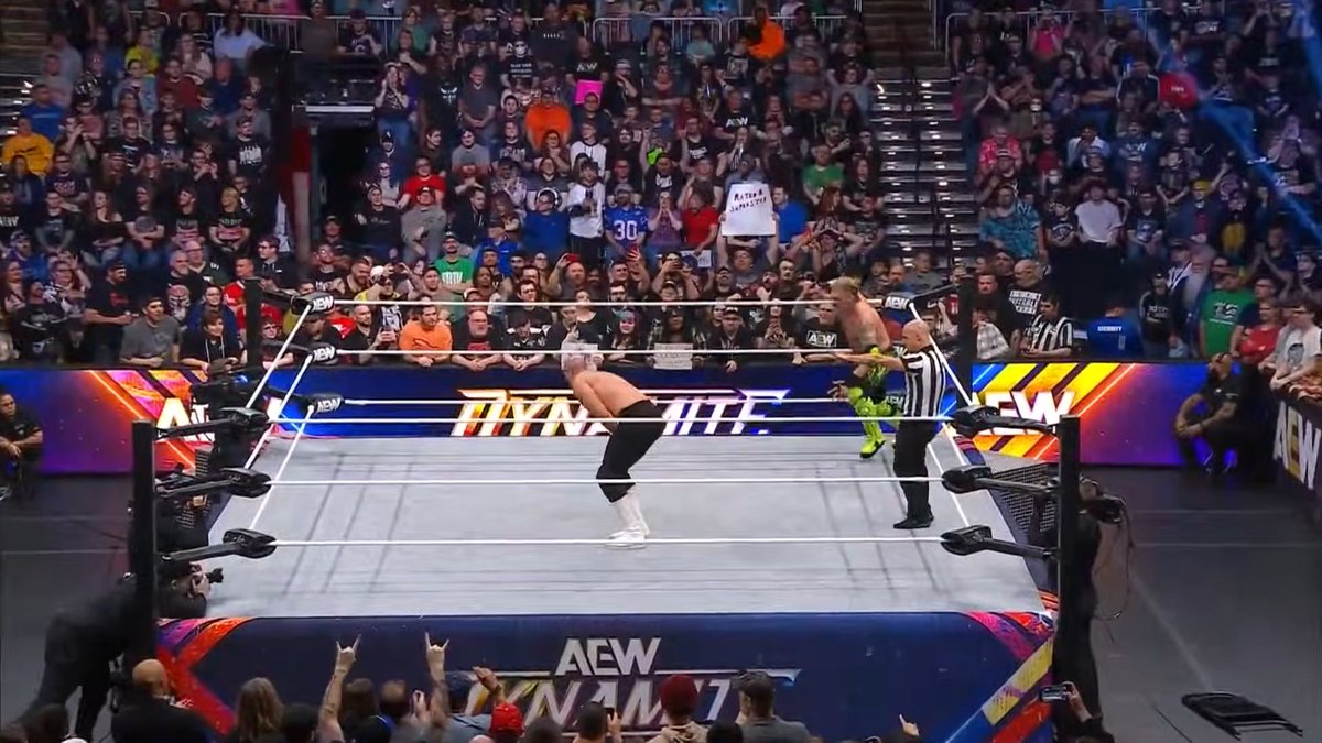 WMainEventTime's tweet image. 🐍 Cope vs. Claudio Castagnoli   

En el #MainEventTime, Cope derrotó a Claudio con un Spear tras un golpe bajo no visto por el árbitro. ¡Un final polémico para cerrar la noche! 😤

#AEWDynamite