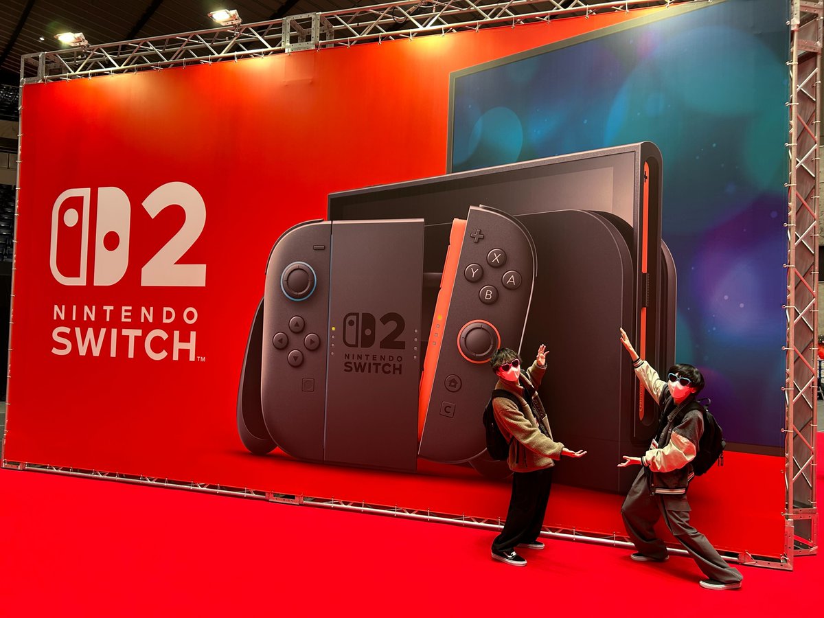 11月1日(金)発売予定！ #NintendoSwitchLite に「#ポケモン #ソード