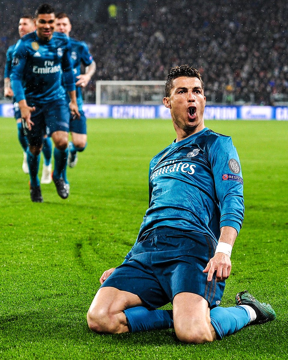 brfootball's tweet photo. A goal so good the opposing fans applauded it. 

It's been seven years since 𝐭𝐡𝐚𝐭 Ronaldo goal 🚲 https://t.co/roBuqZ6wiJ