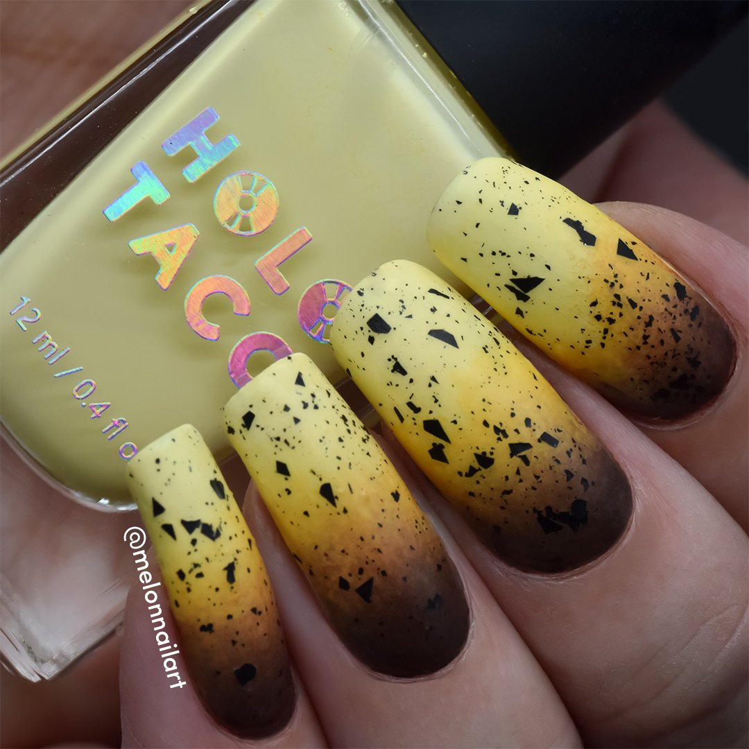 melonnailart's tweet photo. *PR* A benana gradient made to celebrate Beyyyn's birthday on IG (more info on the collab there) using @holotaco polishes by @nailogical:
🍌Banana Medicine
🍌Banana Hacks
🤎Brownie Point
🖤Black Flake Taco
💅Matte Taco https://t.co/IVVRUKawzF