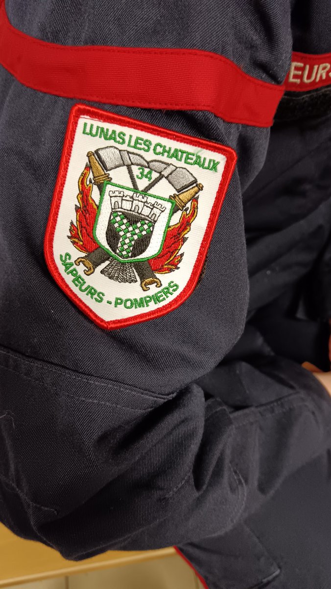 PompiersHerault's tweet photo. #Nouveauté|| En exclusivité découvrez l'#Ecusson du centre de secours de la nouvelle commune Héraultaise de Lunas Les Châteaux qui a vu le jour en janvier 2025 Elle est issue de la fusion de Lunas & de Dio-et-Valquières https://t.co/NWqXo2cRAQ