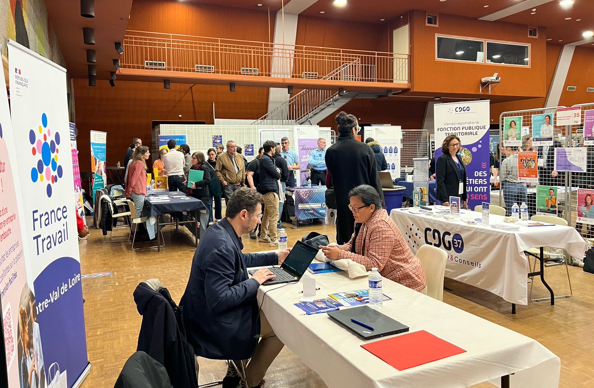 FTravail_CVL's tweet photo. 📢 Le Salon de l'Emploi Public à Tours continue cet après-midi jusqu'à 17h.

Découvrez les opportunités d'emploi et boostez votre carrière dans la fonction publique !

📍Rendez-vous aux Halles de Tours (1er étage) https://t.co/GaeaSSUhFy