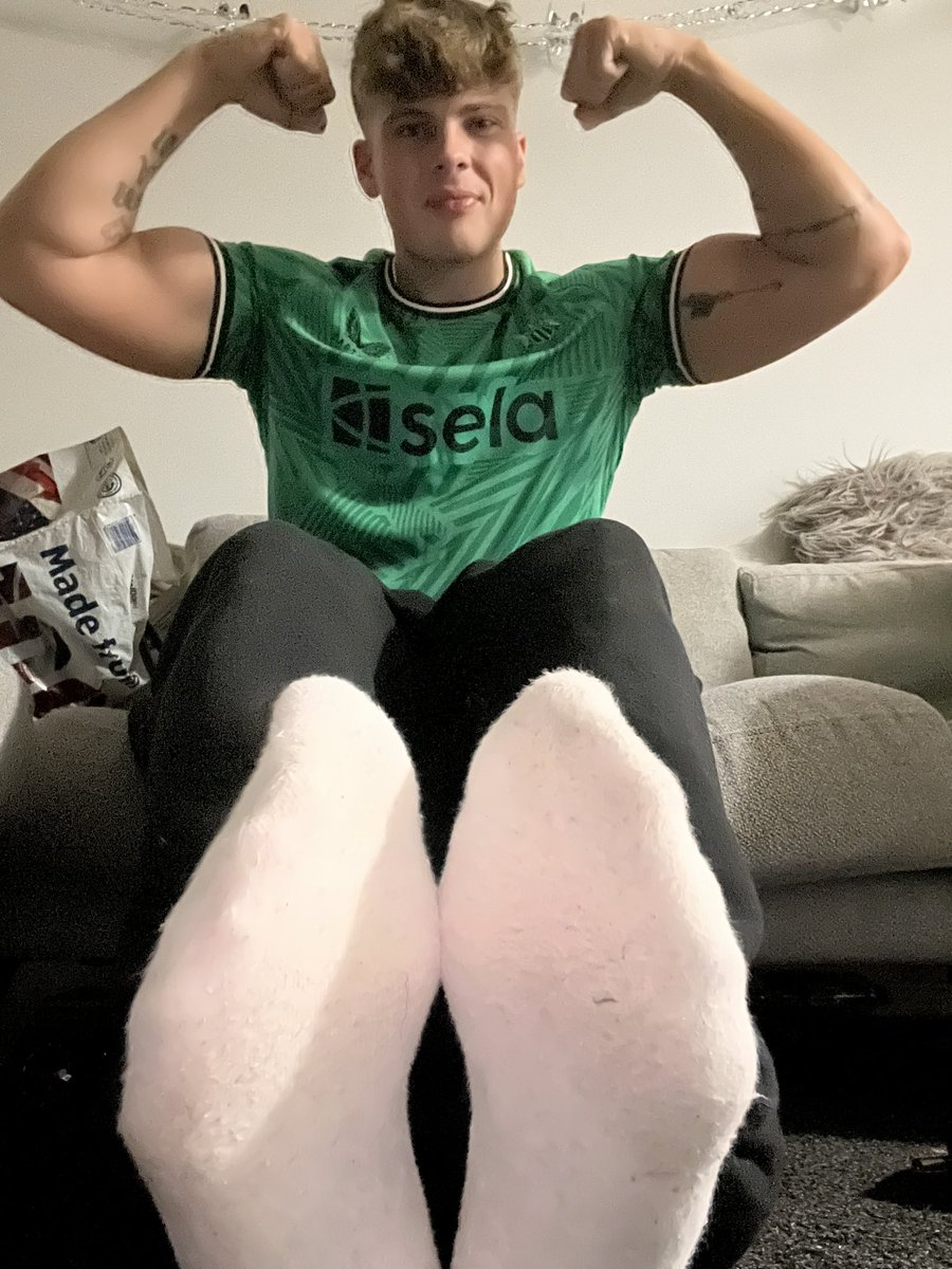 StraightMasterA's tweet photo. Rt if you’d wanna be at my feet 
Like if you wanna worship my pits https://t.co/uiv0P1SbGW