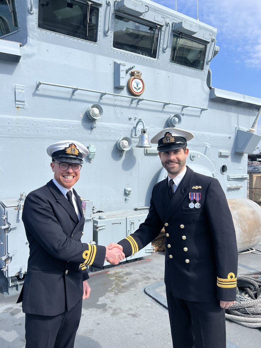 HMSCattistock's tweet image. Good luck to Lieutenant Commander Andy Davey and MCM2 Crew 5, the new owners of CATTISTOCK.
#Seapower #SmallShipBigImpact
