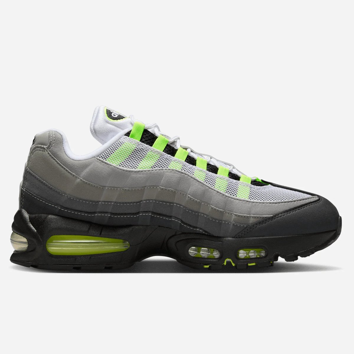 snkr_twitr's tweet photo. AD: Dropping tonight at 12am PT/3am ET via Slam Jam

Slawn x Nike Air Max 90 Pack
Black https://t.co/EU5QZSlGLj
Sail https://t.co/znJ8NiUskm

Nike Air Max 95 OG 'Neon'
-> https://t.co/mkQ0oQm1Hg

WMNS Nike Air Superfly 'Cyber/Lemon'
->  https://t.co/PFx5JvC5dT https://t.co/ILUZxAkVI7