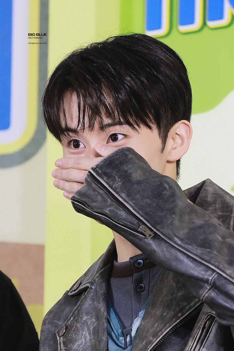 bigbluemark82's tweet photo. 250402 
🥺👀
#마크 #MARK #マーク #李马克 #TheFirstfruit #MARK_TheFirstfruit https://t.co/gkLl5kFKpv