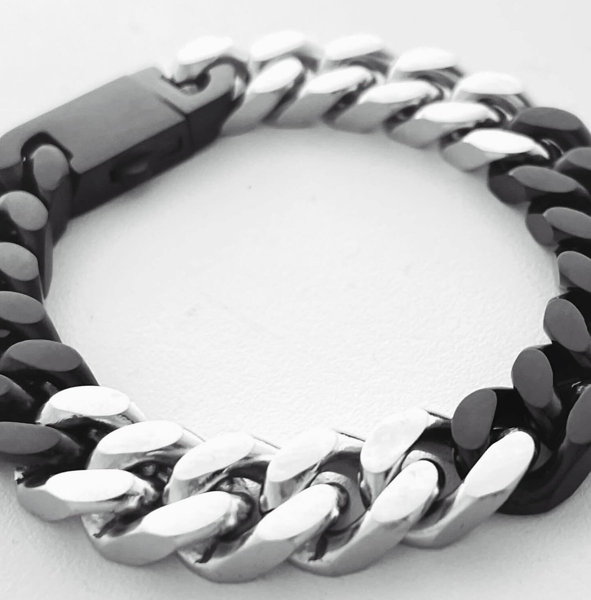 GarconModel's tweet image. Check out our sexy steel and black link chains! Garconofficial.com 🔗