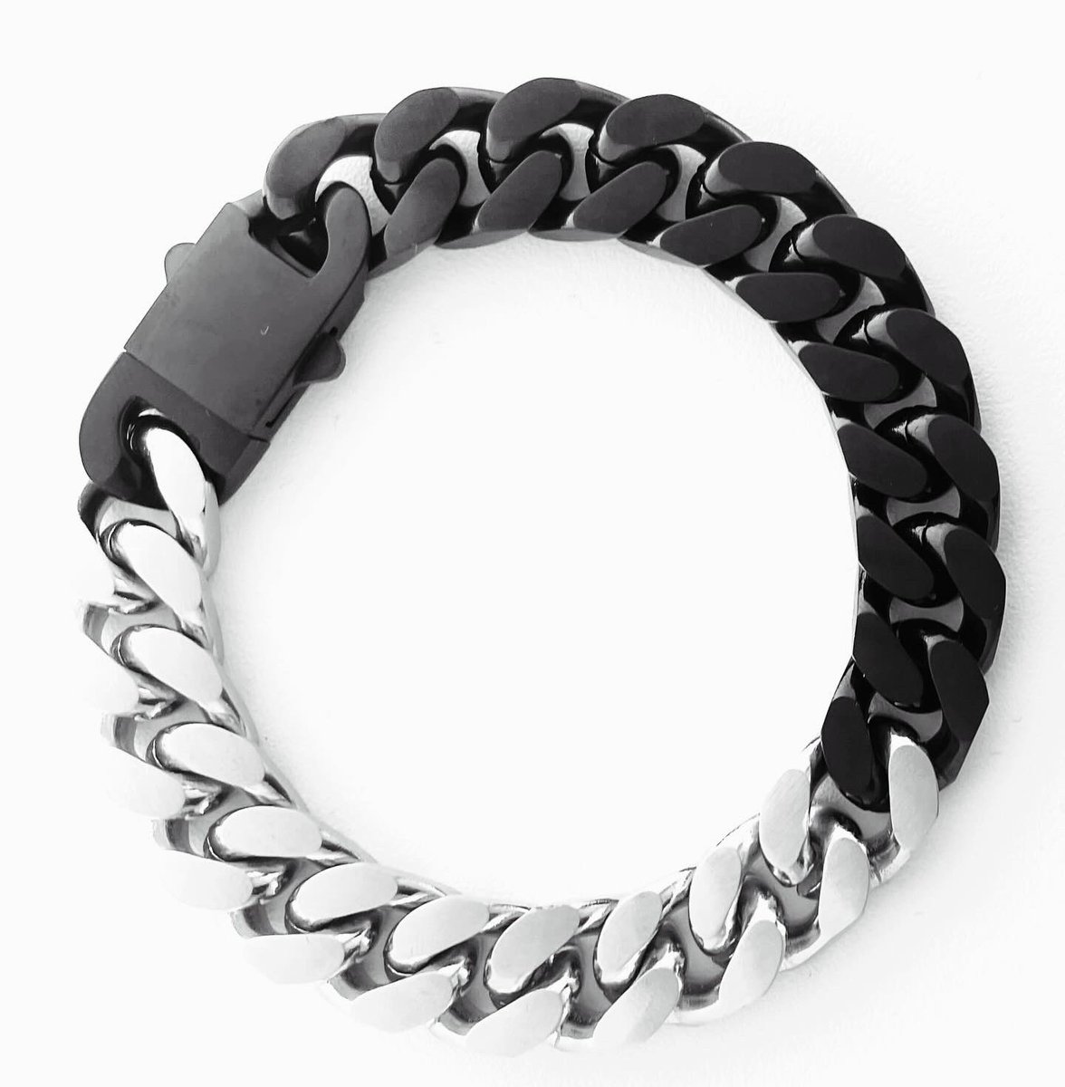 GarconModel's tweet image. Check out our sexy steel and black link chains! Garconofficial.com 🔗