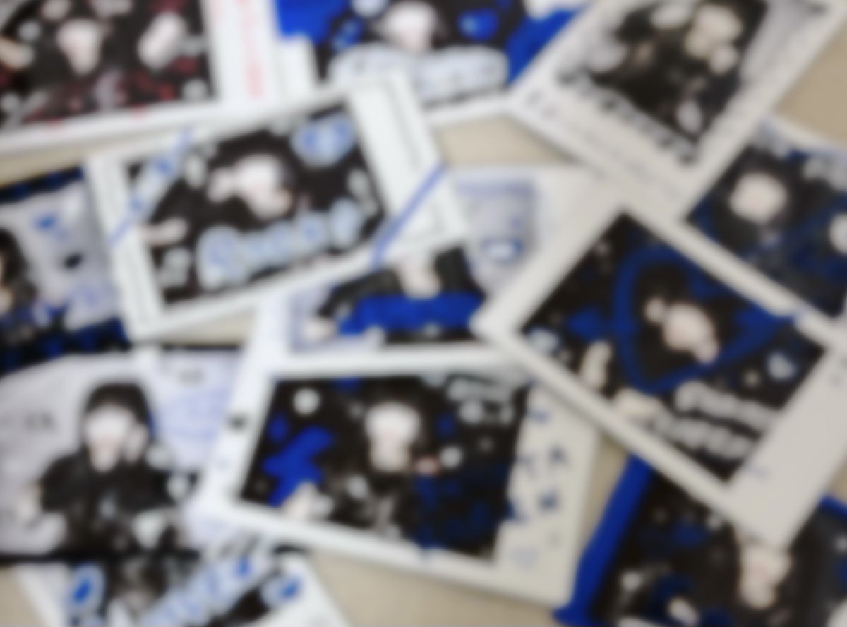 このあと22時からLOML衣装のランチェキを販売します！🖤💙 みんな絶対