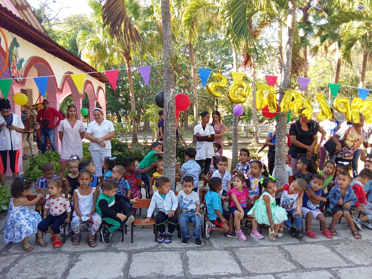 La felicidad de nuestros niños es lo primero para él Estado y el Gobierno cubano. Ellos son la esperanza del mundo. Ellos nacen para ser felices. #SantigodeCuba #CubaMined #dgestgo <a href="/LHierresuelo/">Luis Hierresuelo</a> #LaPrimeraInfanciaImporta