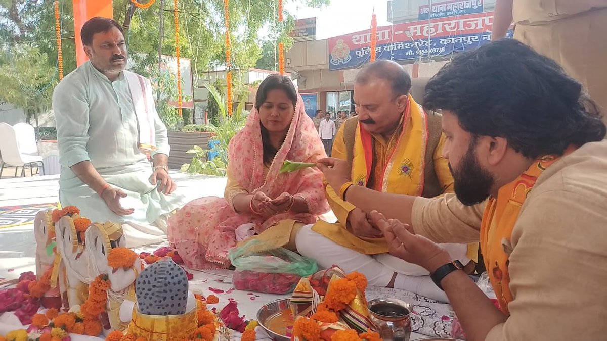 NikhilS32251788's tweet photo. @Uppolice महाराजपुर थाना प्रभारी के द्वारा बड़े ही श्रद्धा भाव से आज थाना परिसर में सुंदर भगवान की विभिन्न मूर्तियों की स्थापना की गई मुख्य संरक्षक के रूप में पहुंचे #dcp पूर्वी व #IPS_officer (ACP) सुमित रामटेक @kanpurnagarpol @AkhilkumarIps @PrashantK_IPS90 @Shrawan69909077 https://t.co/kUwl8qXmtL
