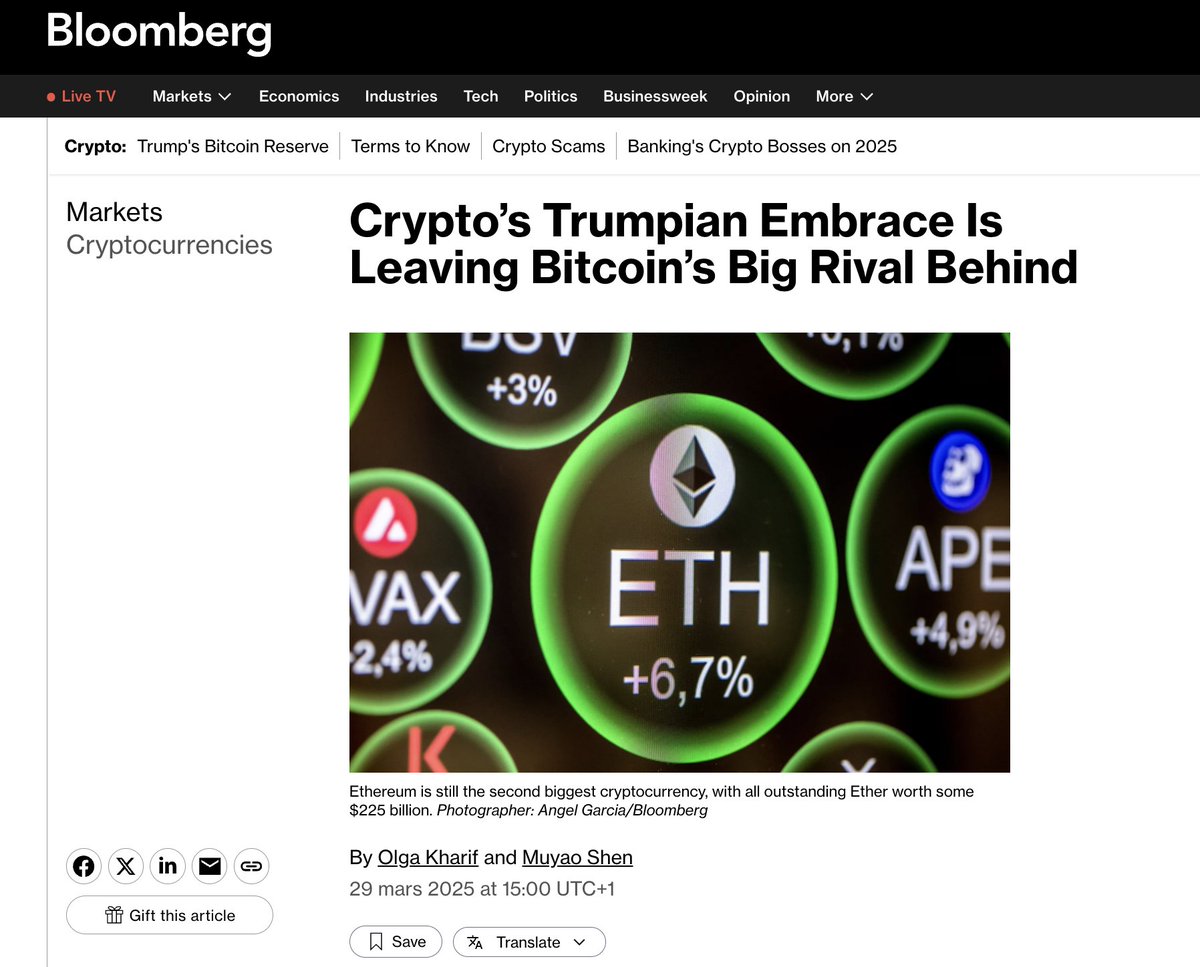gregory_raymond's tweet photo. Je vous conseille cet article de Bloomberg sur @VitalikButerin et Ethereum, un peu déprimant pour cet écosystème, mais qui décrit bien le sentiment actuel.

Petit extrait 

[...]

« Mais son identité quasi monastique colle moins avec la nouvelle ère inaugurée par le président. Après que Trump a officiellement embrassé la crypto et poussé le gouvernement à en détenir, de nombreux chefs de projet ont soutenu Trump publiquement, ont fait des dons, assisté à l’investiture et posé en photo avec lui.

Buterin, à l’inverse, a maintenu ses distances. Juste après l’investiture, il a déclaré sur les réseaux sociaux qu’il n’avait aucun intérêt à faire un “vibez pivot” vers ce qu’il appelait une “mentalité de l’âge du bronze” — une philosophie hypermasculine populaire chez les fans de crypto et dans l’entourage de Trump.

Le clash a culminé lorsque Trump et ses associés ont lancé le mème coin $TRUMP, générant des millions en frais. Buterin a aussitôt critiqué sur X les « tokens de politiciens », les qualifiant de « parfaits véhicules de corruption » et « dangereux pour la démocratie ».

« Aujourd’hui, les personnes les plus puissantes du monde encouragent l’idée que n’importe qui puisse créer des tokens sur n’importe quoi, à n’importe quelle échelle », a-t-il écrit.

Buterin a refusé de répondre aux questions de Bloomberg News.

Sans surprise, Buterin et Ethereum sont restés en marge, alors que Trump avance vers un environnement plus favorable aux cryptos à Washington.

Buterin et sa communauté brillaient par leur absence quand Trump a rassemblé plusieurs leaders de l’industrie à la Maison-Blanche début mars. Le fils de Steve Witkoff — proche allié politique et homme d’affaires de Trump — a tenté de rassurer la communauté Ethereum en promettant de représenter leurs intérêts [il est co-founder de @worldlibertyfi].

Le manque de représentation d’Ethereum à Washington découle de la volonté de Buterin de rendre le réseau et la communauté aussi décentralisés que possible — fidèle aux principes fondateurs de Bitcoin et d’Ethereum. Mais ce qui était perçu comme une force devient désormais un handicap.

Vivek Raman, chercheur et dirigeant dans le domaine des cryptomonnaies, estime que le nouvel environnement « rend la situation difficile pour Ethereum, qui est resté très neutre ».

« Une partie des critiques vient du fait que certains attendaient d’Ethereum — une sorte d’Internet décentralisé — qu’il s’implique politiquement, qu’il dialogue avec les institutions. Et ce n’est tout simplement pas possible », dit-il.

Source : https://t.co/qTqWhfjJHg
