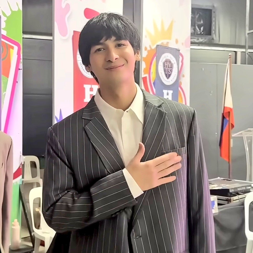 teamknightslive's tweet photo. "So, mom if you see this, shout out to you. Ikaw ang miss universe ng buhay ko." – Dres

Our super loving, AA. <3

Courtesy: Direk Ted' Vlog

ASHDRES PROFANITY KISS

#ANDRESobrangLatino
#ASHanAngLabel
#JAYFERever https://t.co/LucGWlpN7y