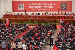 verdademz's tweet photo. Daniel Chapo diz que Frelimo é “único guia legitimo dos moçambicanos”, acusa Venâncio Mondlane de semear “evangelho do ódio” numa estratégia de acabar com “movimentos de libertação” #Moçambique https://t.co/3BeMs0CnFU https://t.co/0QbQJex2Sk