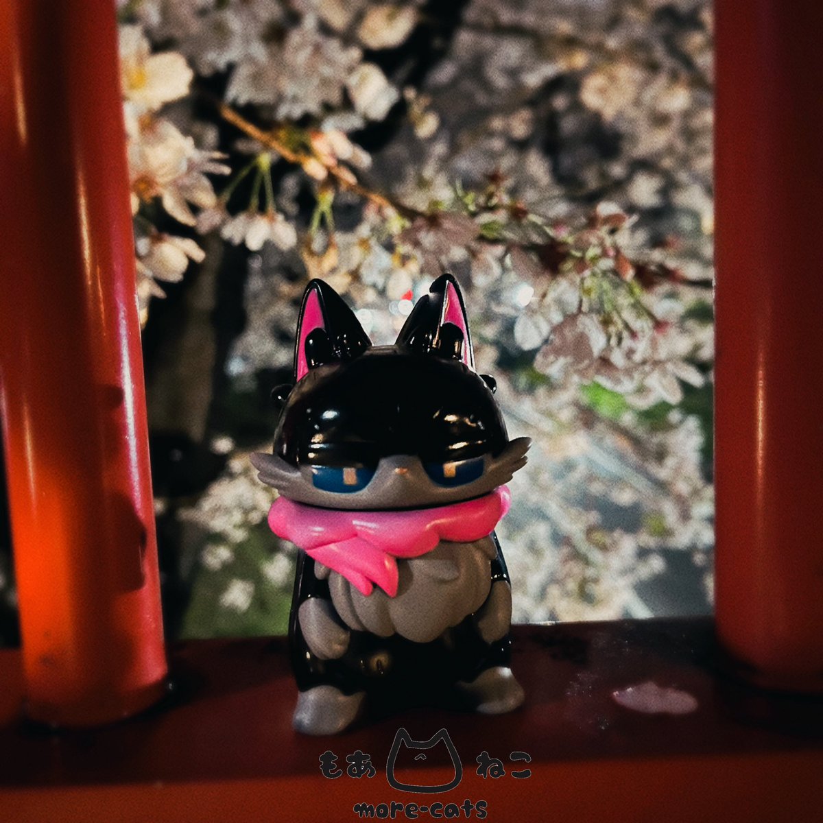 ソフビ・玩具万博で販売する3種を 夜桜と共に撮ってきました。 左から