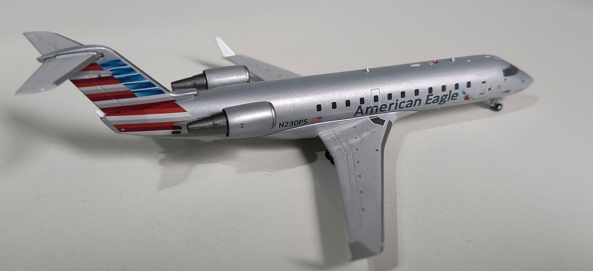 Model # 002
Bombardier CRJ-200
American Eagle
Scale 1/200
#american   #aviation  #crj200