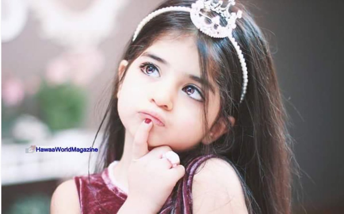 يقول ..

ياربيع الحب ياجوّه على قلب الرهافه 
ياحراك الشوق لا هزّ الركون الداخليه..!!

إنت ِأجمل من لبس ثوب التستر من عفافه 
وأنت ِأميز بين كل الناس وأكثر فاعليه

امسحي قلبي مثل مسح اليتيم بكف رأفه 
واحفظي حبي فلا للناس غيرك قابليه..!!

.

.

.