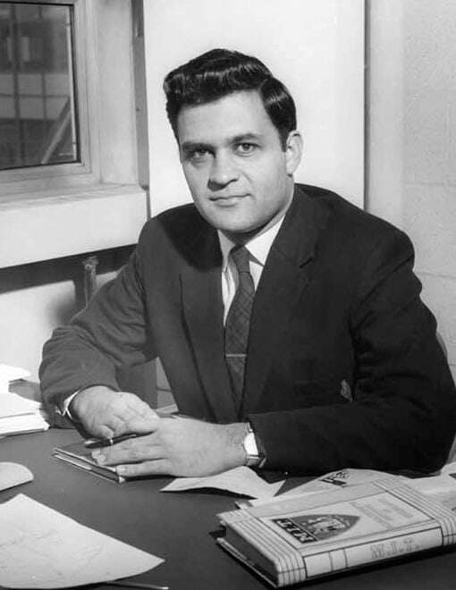 SSokoliuk's tweet photo. In 1978, Amar Bose put on a pair of headphones mid-flight- but the engine roar was louder than the music

So he sketched a wild idea on a napkin

15 years and $50M later, the first noise-cancelling headphones were born

Creating a $3B company

Here’s the wild story🧵 https://t.co/fpZ1ITFSWC