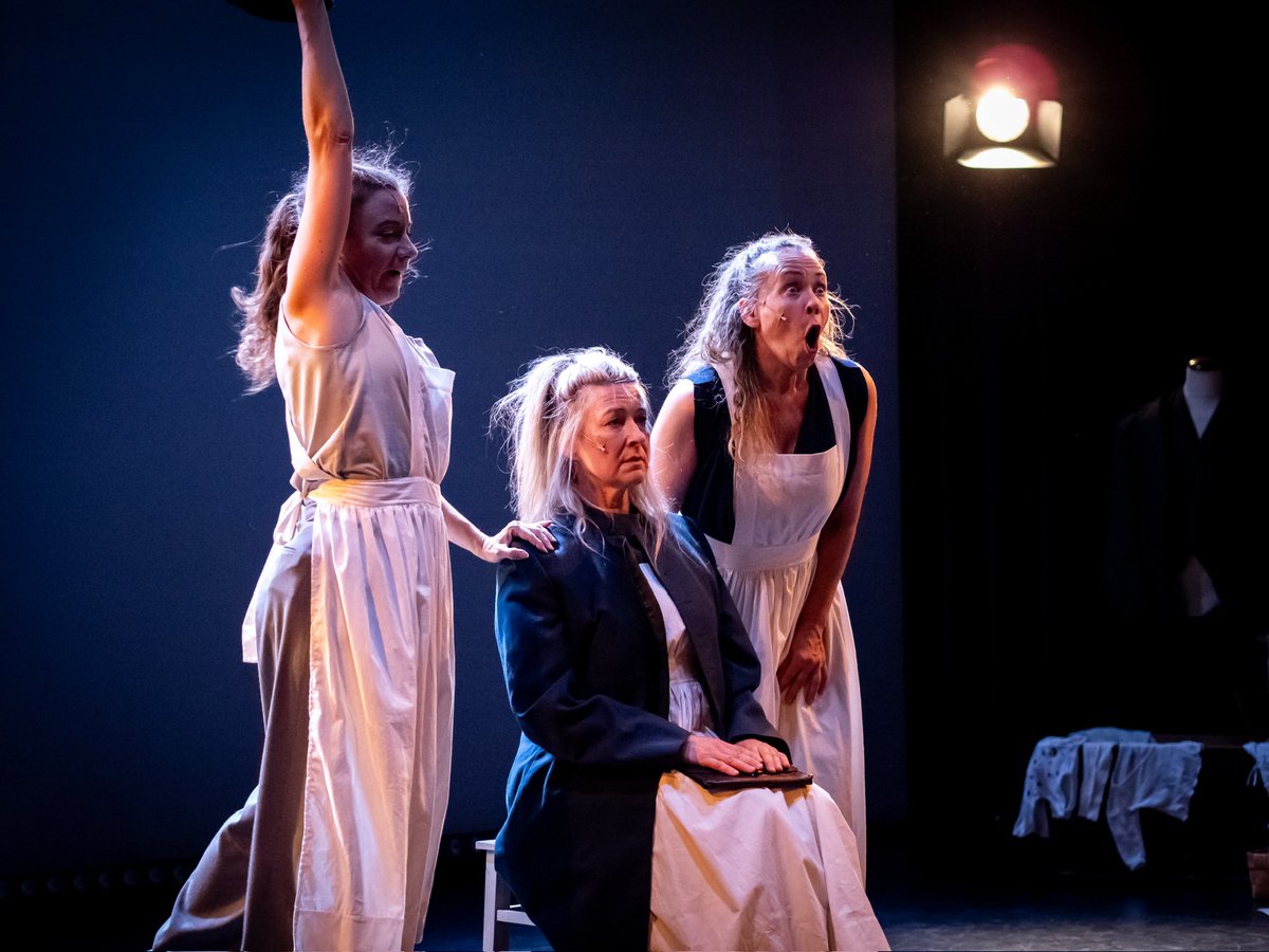 Tyttö maissipellossa esitys on palannut lisäesityksin, seuraava KokoTeatterissa la 5.4. klo 14. Suomalaiset siirtolaisnaiset Kanadassa, murhamysteeri, Anna Jokisen truecrime, mitä Amerikassa oikein tapahtui? <a href="/koko_teatteri/">KokoTeatteriOfficial</a> #jennistammeier #cecileorblin #pinjaflink #anupalevaara