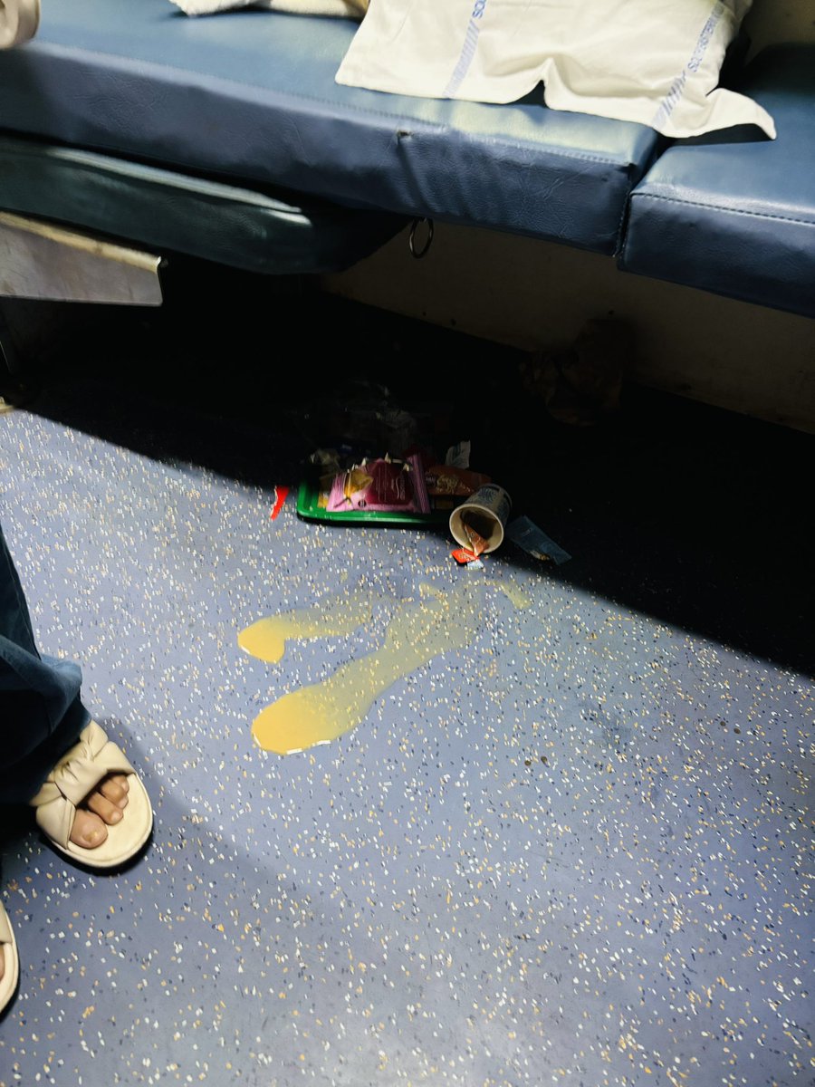 shashanka202's tweet photo. After getting 9 hours late ,the condition of Howrah duranto 12261 B4 @RailwaySeva https://t.co/7tdK3f36pI
