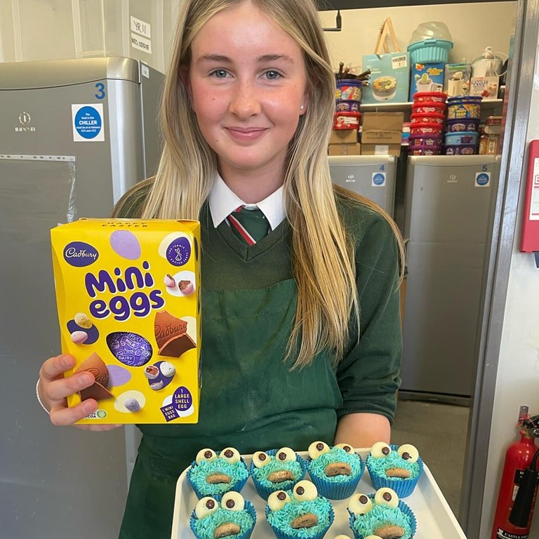 KirkbieKendal's tweet image. Year 10 students brought their A-game to the Cupcake Challenge! 🧁Amazing flavours, creative designs, and some seriously impressive baking skills on display. Congratulations to our overall winner who took home an Easter Egg.  #CupcakeChallenge #BakingChampions