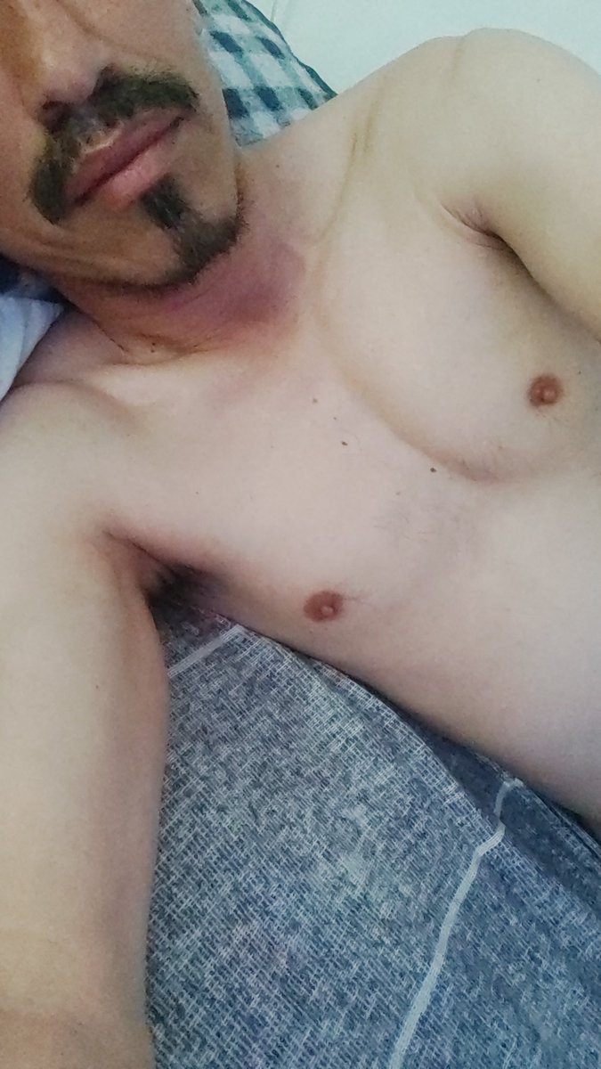 llanoHairyDick's tweet photo. Jueves de Barbas y Tetillas , cuenta mis lunares. #SpamDeLabios https://t.co/NjfU0pA2aq