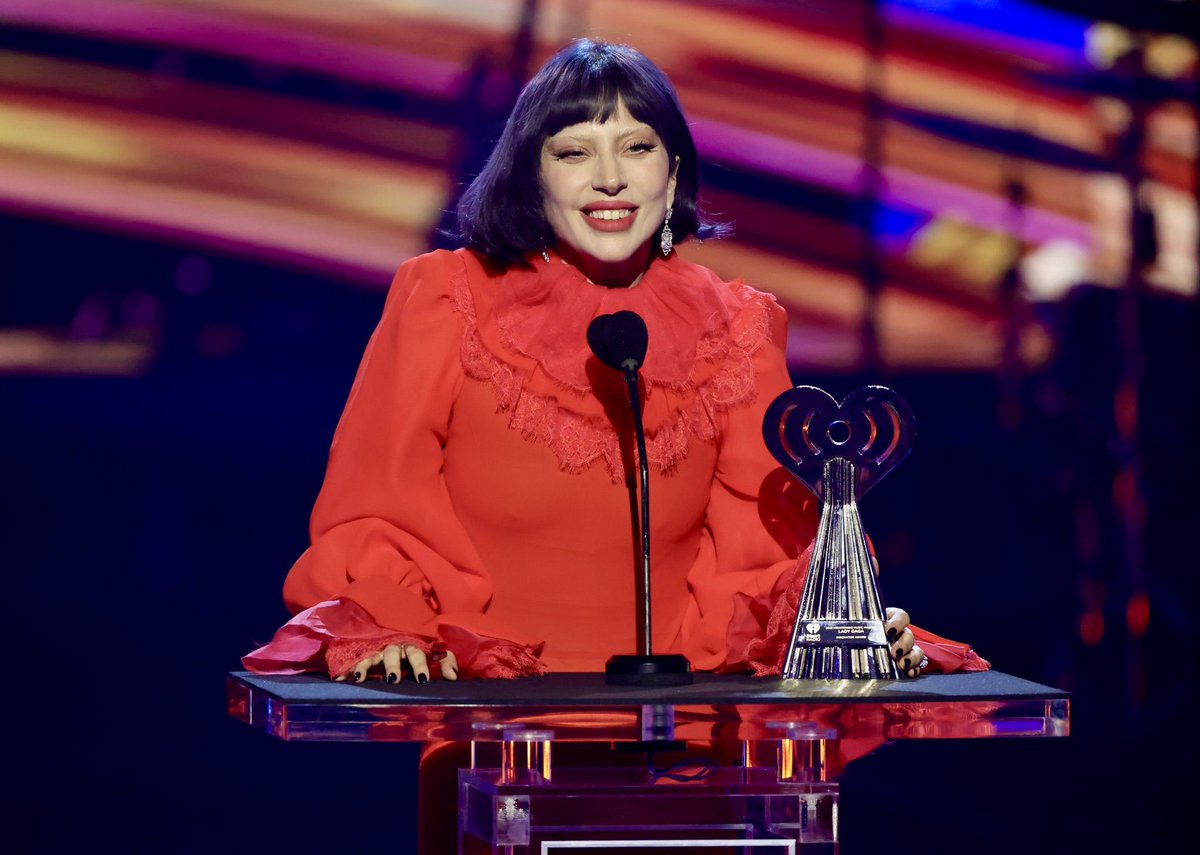 ÉNORME ! Live Nation annonce que les 90 000 billets pour les concerts français de Lady Gaga ont été vendus en "quelques minutes à peine". 🇫🇷 #MAYHEMBALL