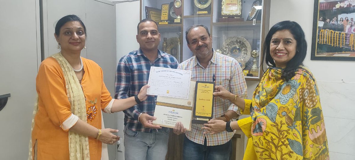 Chandan Jha (@iamcjha) on Twitter photo #Appreciation
I'm thrilled to share that I've received the Vidyanjali Samman for my contributions to schools!
I'm humbled to be recognized among such an impressive group of individuals & I'm grateful for the opportunity to make a positive impact.
<a href="/Dir_Education/">DIRECTORATE OF EDUCATION Delhi</a>
<a href="/SCERT2021/">SCERT Delhi</a> #Appreciation
I'm thrilled to share that I've received the Vidyanjali Samman for my contributions to schools!
I'm humbled to be recognized among such an impressive group of individuals & I'm grateful for the opportunity to make a positive impact.
<a href="/Dir_Education/">DIRECTORATE OF EDUCATION Delhi</a>
<a href="/SCERT2021/">SCERT Delhi</a>
