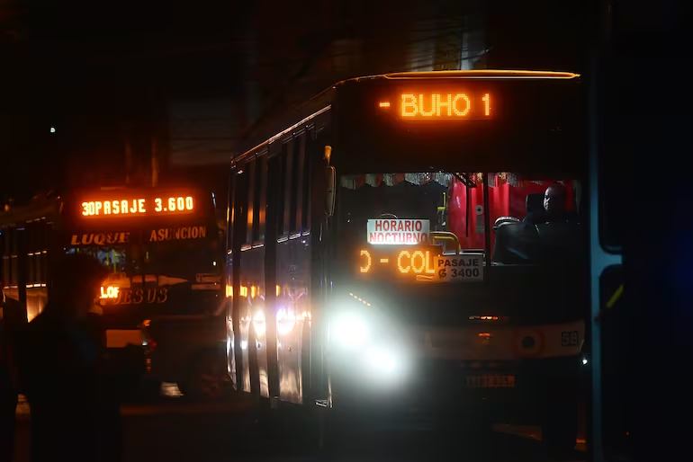 Cetrapam's tweet photo. El servicio Búho debe crecer 🚍
Extender el servicio nocturno por las troncales beneficiará a estudiantes y trabajadores nocturnos, mejorando su movilidad.
📍 ¿Lo necesitás en Luque, Capiatá, Limpio, Mariano Roque Alonso u otra ciudad? Contanos en los comentarios. #CETRAPAM https://t.co/CCKj9EWEUG